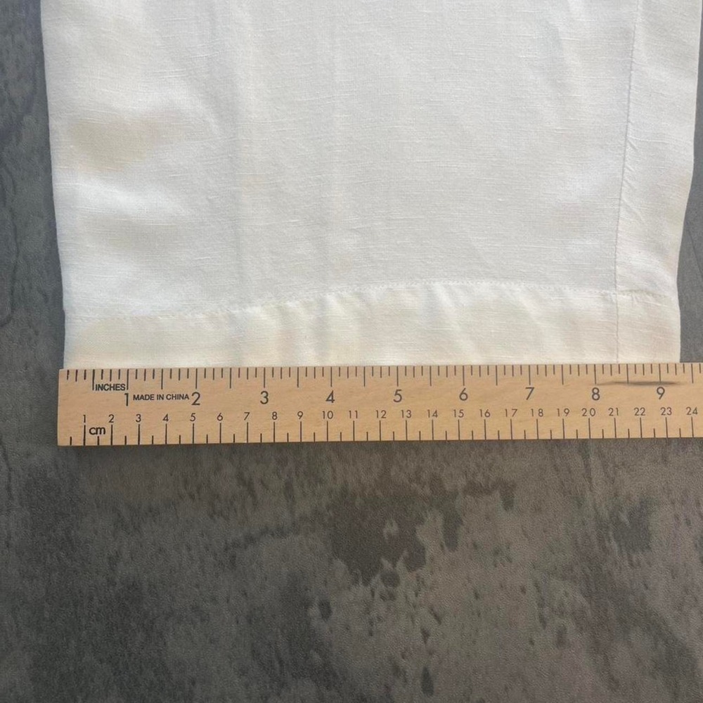 Tweeds White linen shorts with drawstring waist and pockets. Size: 6 - Picture 4 of 6